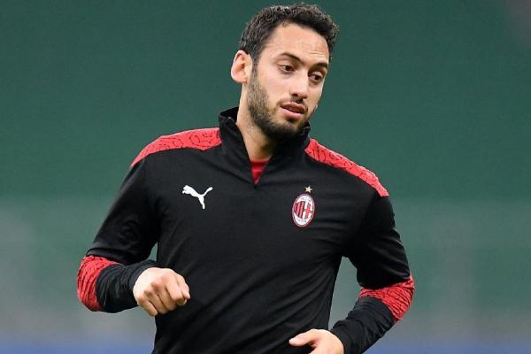 แมนเชสเตอร์ ยูไนเต็ด ไล่ล่าคัลฮาโนกลู