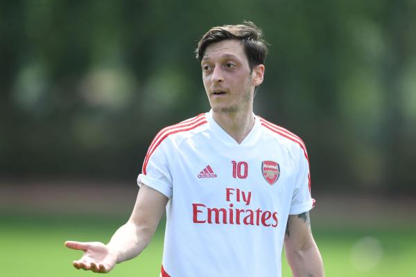 ยูเวนตุสปฏิเสธโอซิลอย่างต่อเนื่อง