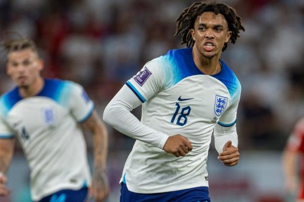 อาร์โนลด์ตอกกลับคำวิจารณ์ในเกมรับของตนเอง