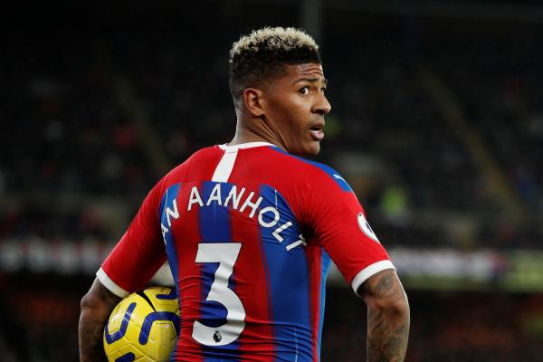 ลีดส์สนใจ Patrick van Aanholt แบ็กซ้ายคริสตัล พาเลซ