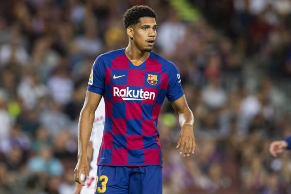 ฟาบริซิโอ โรมาโนอ้างว่าเอฟเวอร์ตันต้องการโรนัลด์ อาราอูโย กองหลังบาร์เซโลน่า