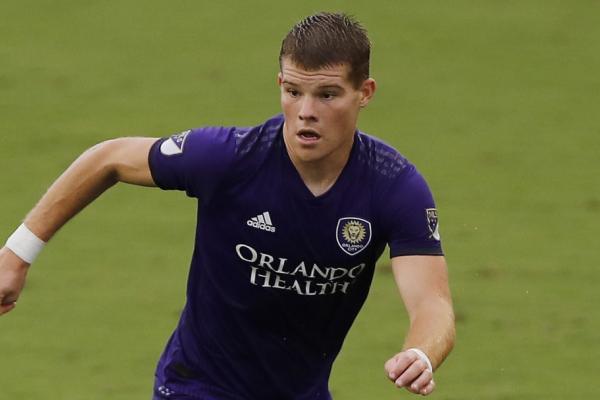 Chris Mueller เซ็นสัญญาล่วงหน้ากับ Hibernian